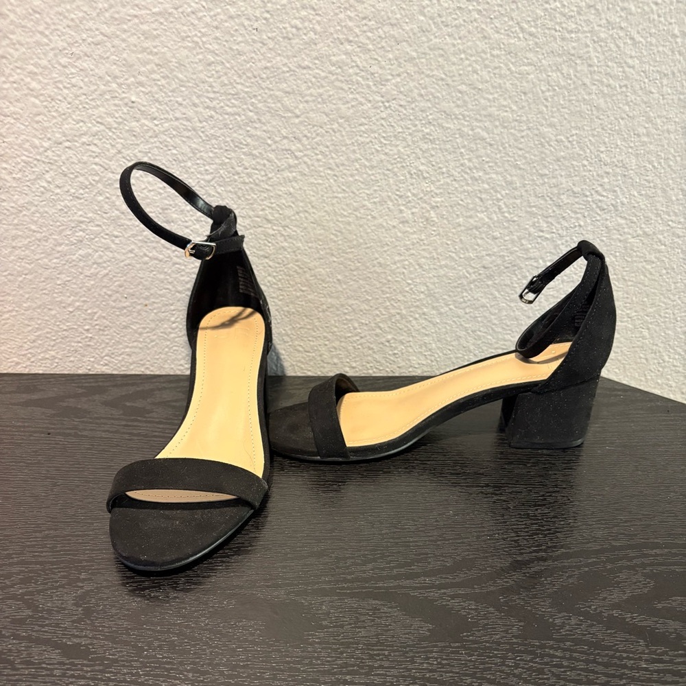 NWOT Just Fab Noura black small heel size 5.5